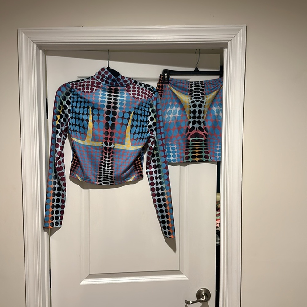 Colorful two piece - Picture 3 of 3